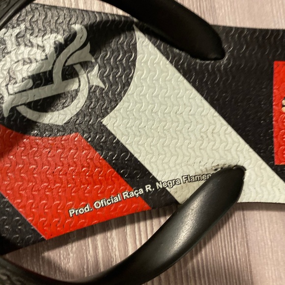 Flamengo Flip Flops (Rio’s soccer/football team) size 9 - Picture 2 of 3